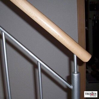 Metalltreppe mit Holzstufen