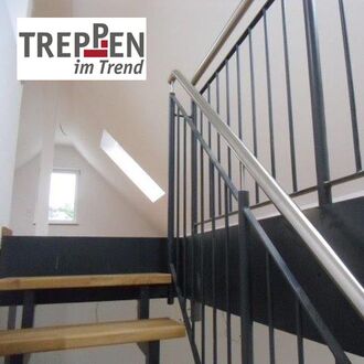 Metalltreppe mit Holzstufen