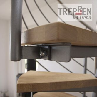 Metalltreppe mit Holzstufen