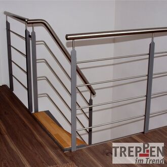 Metalltreppe mit Holzstufen