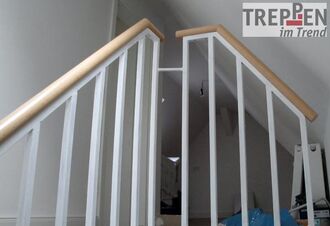 Metalltreppe mit Holzstufen