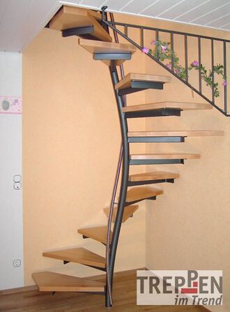 Metalltreppe mit Holzstufen