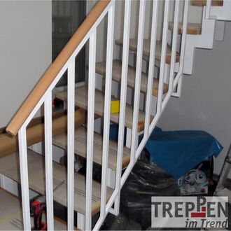 Metalltreppe mit Holzstufen