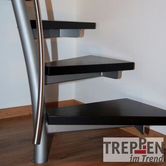Metalltreppe mit Holzstufen