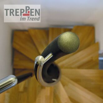 Metalltreppe mit Holzstufen