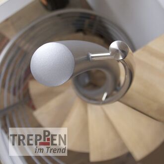 Metalltreppe mit Holzstufen