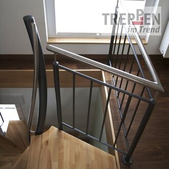 Metalltreppe mit Holzstufen